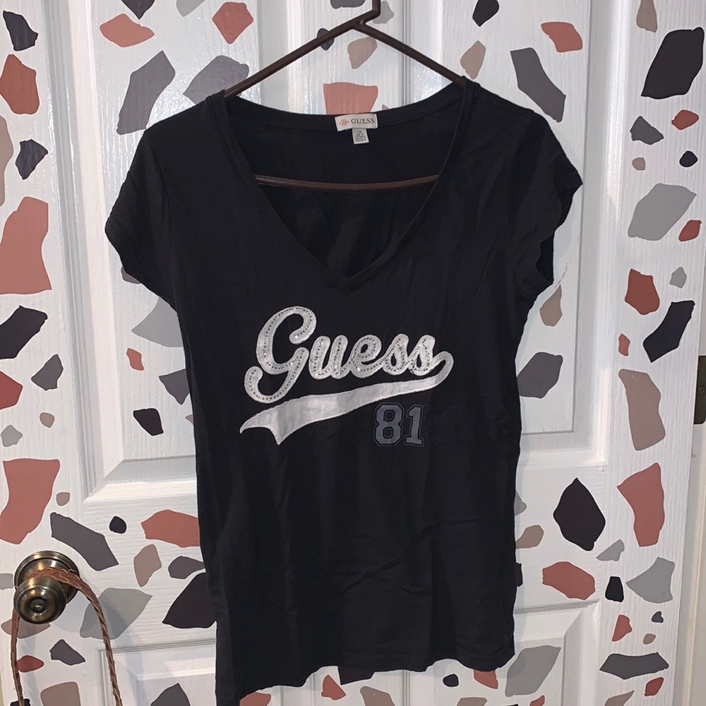 GUESS t-shirt - size large